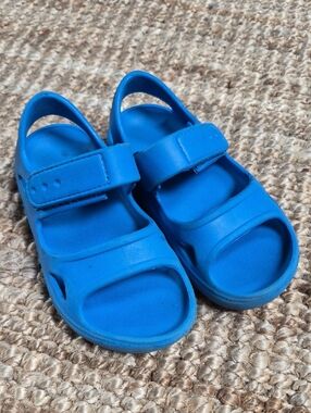 GAP Bright Blue Kids Velcro Strap Sandals 7-8